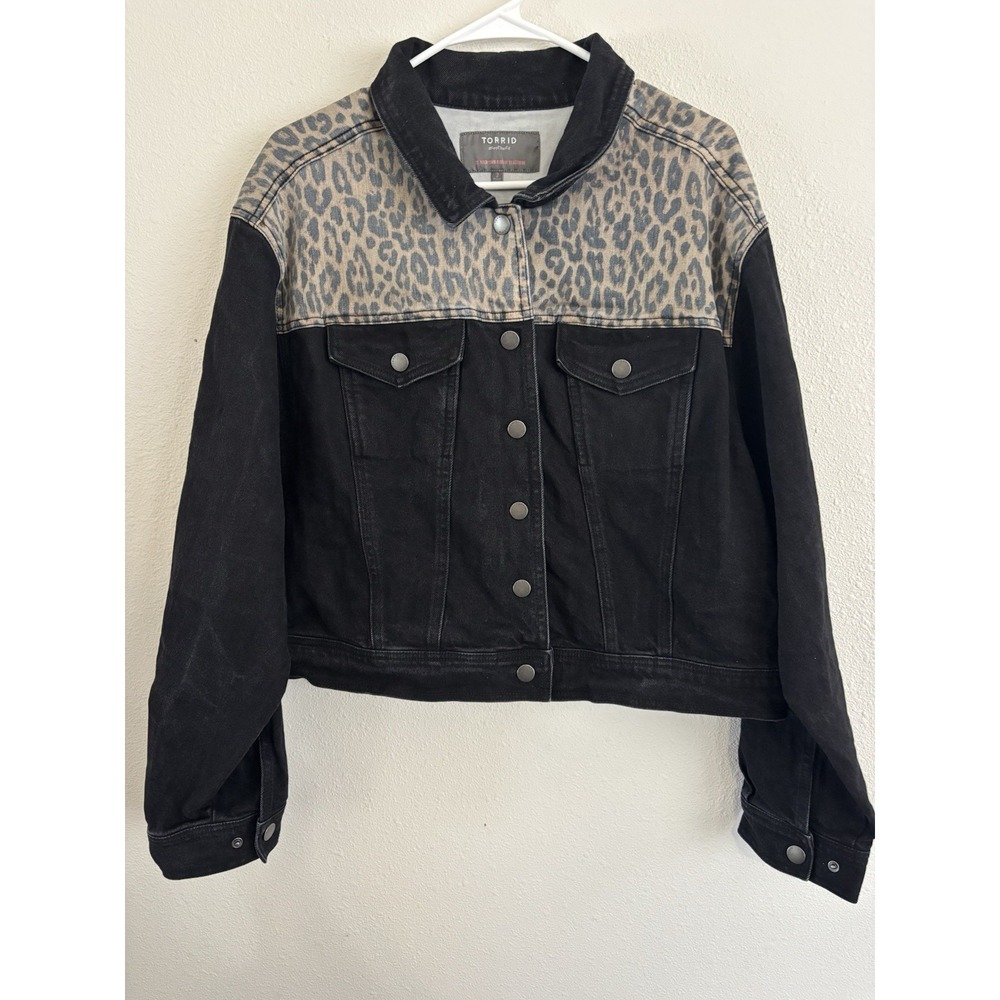 Torrid Size 3 3X Black Denim Trucker Jacket Leopard Print Colorblock Cropped